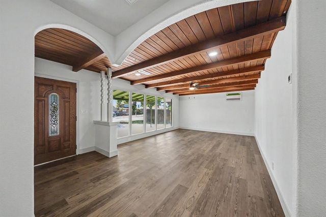 1049 N Farris Avenue, Fresno, CA 93728