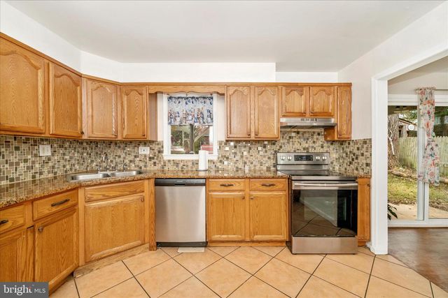 5821 MENTANA ST, Hyattsville, MD 20784