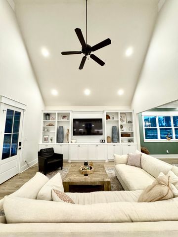 124 Cherry Laurel Loop, Hattiesburg, MS 39402