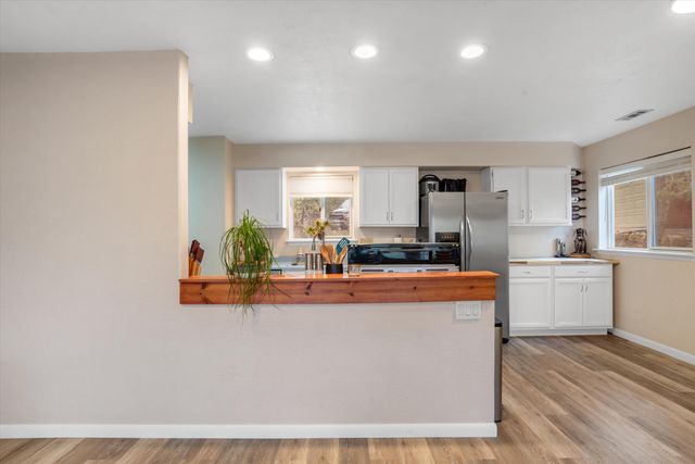 7 SUNSET Place, Tijeras, NM 87059