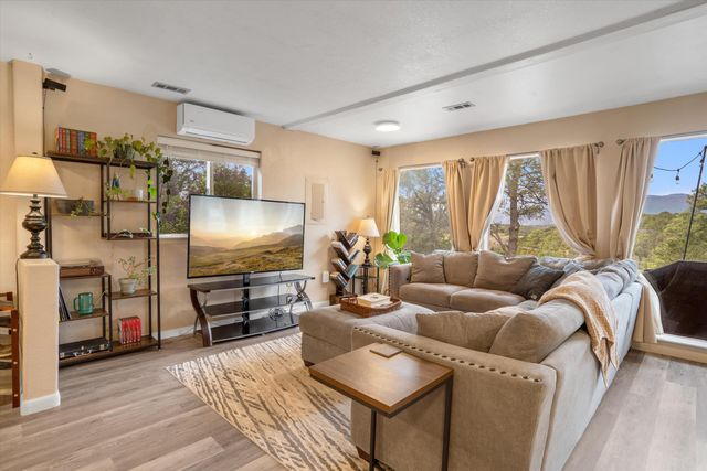 7 SUNSET Place, Tijeras, NM 87059