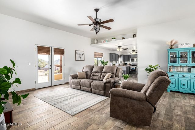 1317 E SABROSA Drive, New River, AZ 85087