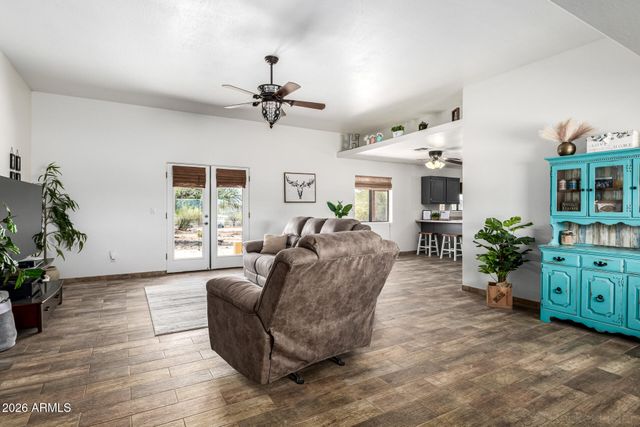 1317 E SABROSA Drive, New River, AZ 85087