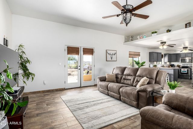 1317 E SABROSA Drive, New River, AZ 85087