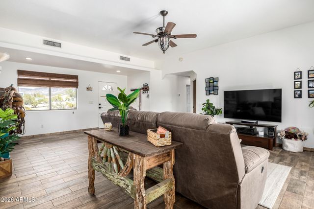 1317 E SABROSA Drive, New River, AZ 85087