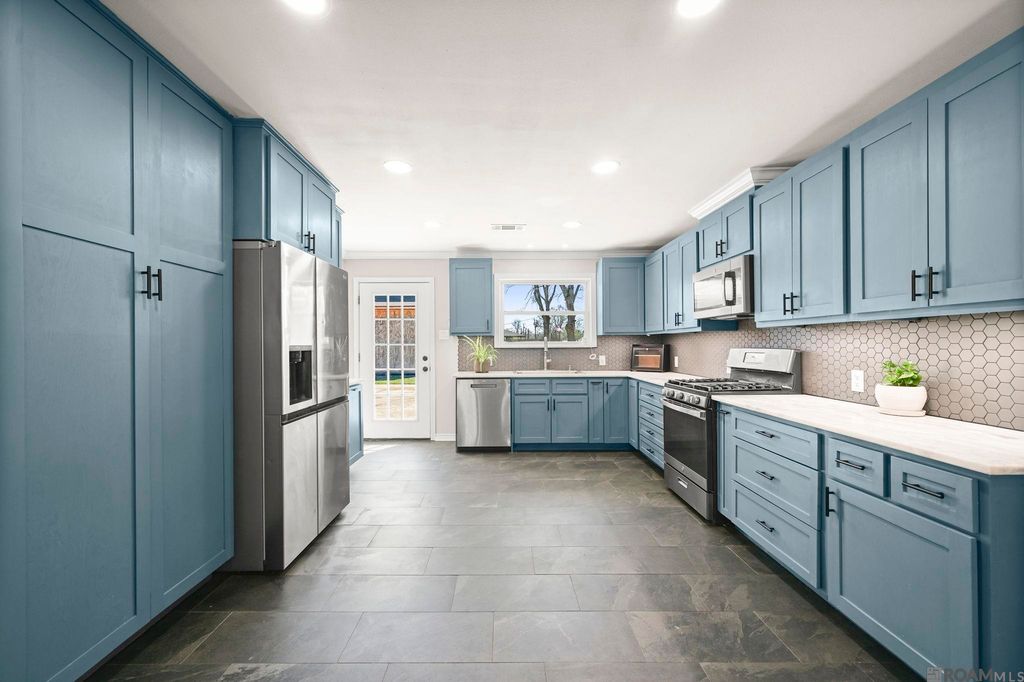 12258 Pete Sanchez Rd, Gonzales, LA 70737