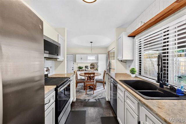 2414 Crestline Drive, St Louis, MO 63129