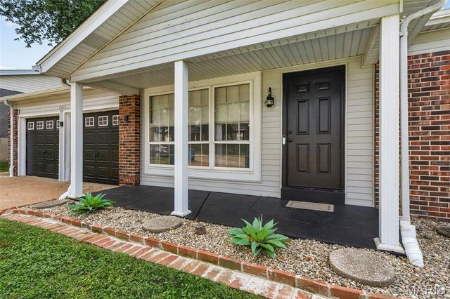 2414 Crestline Drive, St Louis, MO 63129