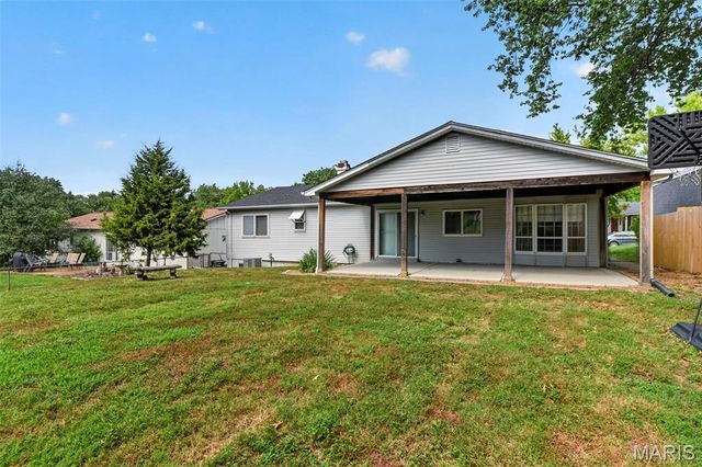 2414 Crestline Drive, St Louis, MO 63129
