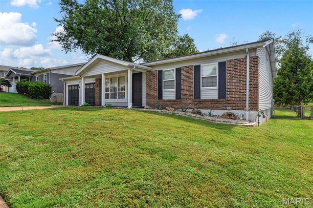 2414 Crestline Drive, St Louis, MO 63129