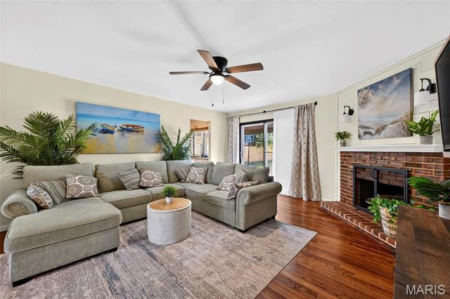 2414 Crestline Drive, St Louis, MO 63129