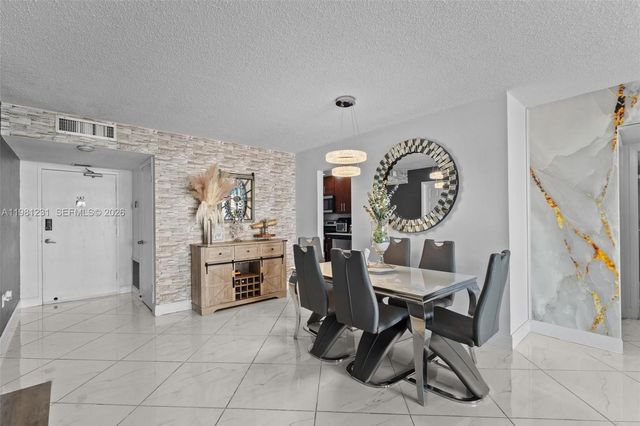 18071 Biscayne Blvd 402, Aventura, FL 33160