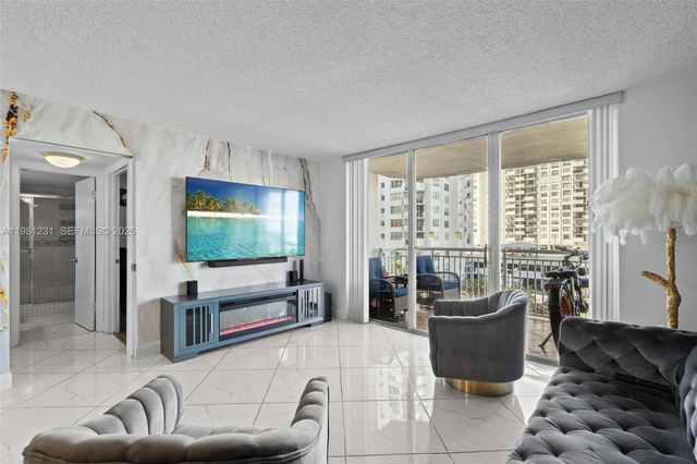 18071 Biscayne Blvd 402, Aventura, FL 33160