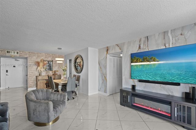 18071 Biscayne Blvd 402, Aventura, FL 33160