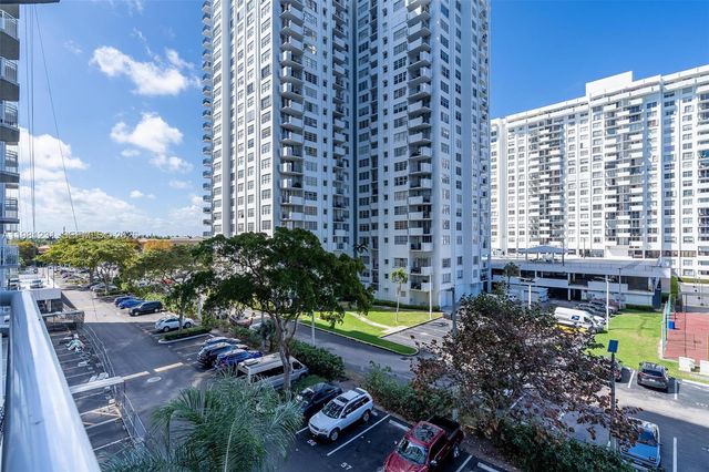 18071 Biscayne Blvd 402, Aventura, FL 33160