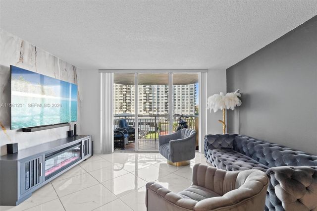 18071 Biscayne Blvd 402, Aventura, FL 33160