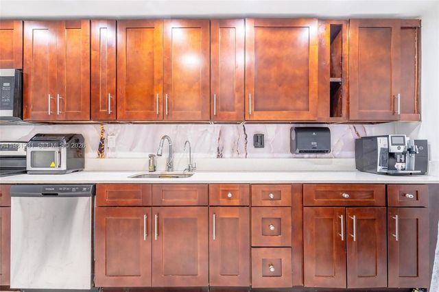 18071 Biscayne Blvd 402, Aventura, FL 33160