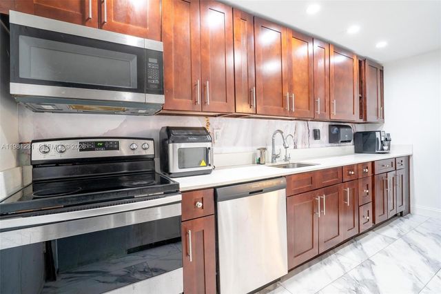 18071 Biscayne Blvd 402, Aventura, FL 33160