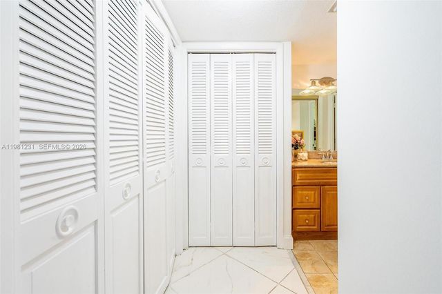 18071 Biscayne Blvd 402, Aventura, FL 33160