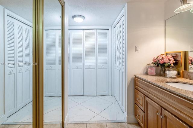 18071 Biscayne Blvd 402, Aventura, FL 33160