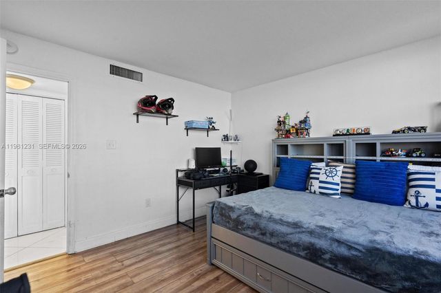 18071 Biscayne Blvd 402, Aventura, FL 33160