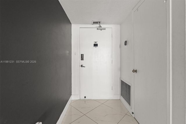 18071 Biscayne Blvd 402, Aventura, FL 33160