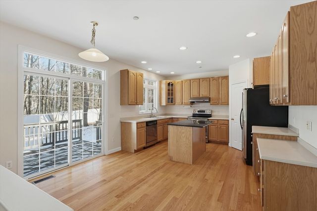 14 Amberville, North Andover, MA 01845