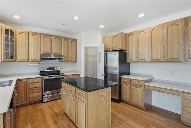 14 Amberville, North Andover, MA 01845