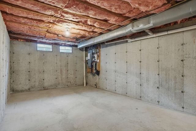 14 Amberville, North Andover, MA 01845