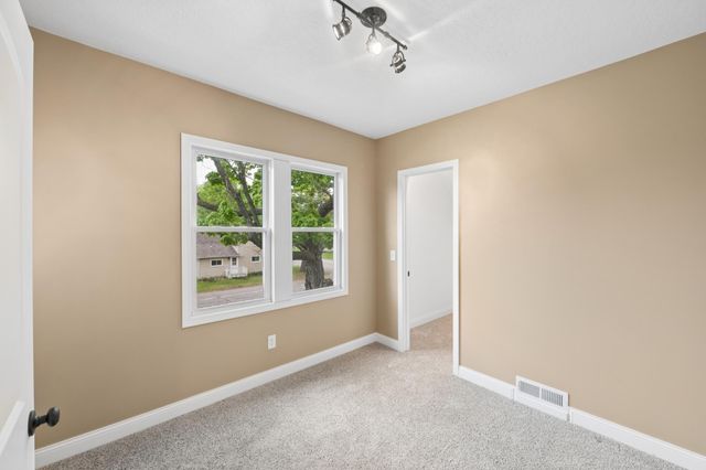410 5th Avenue SE, Milaca, MN 56353