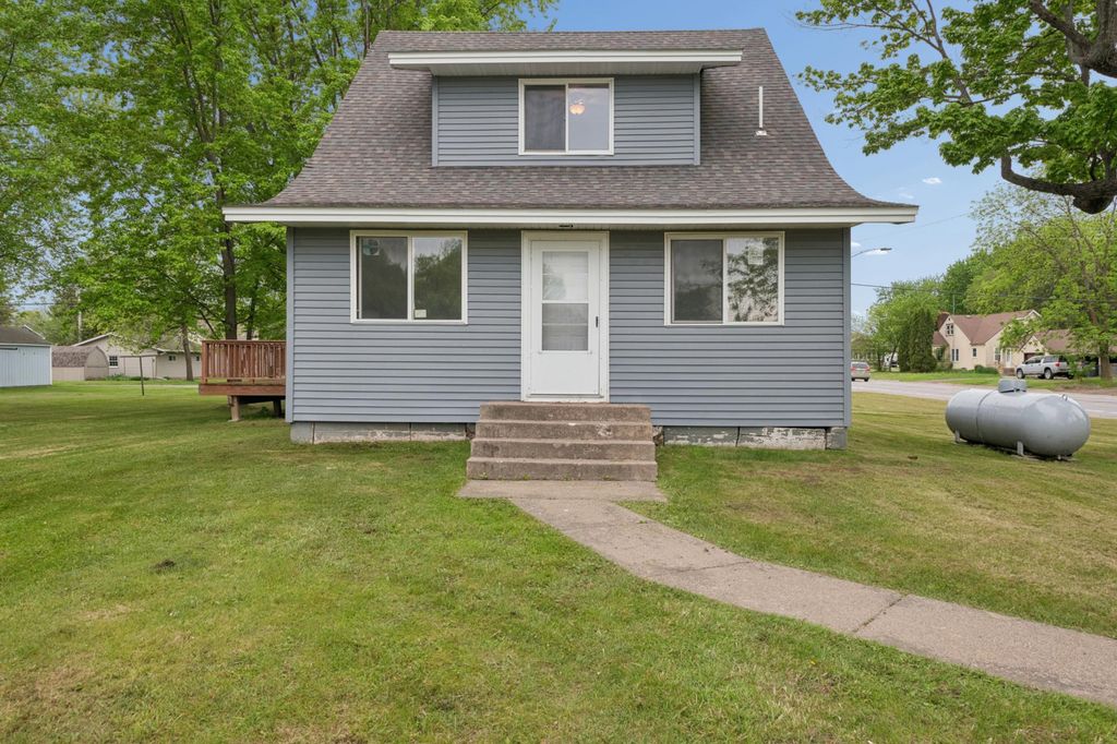 410 5th Avenue SE, Milaca, MN 56353