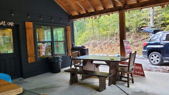 570 Beasley Hollow Rd, Linden, TN 37096