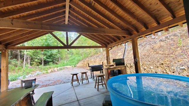 570 Beasley Hollow Rd, Linden, TN 37096