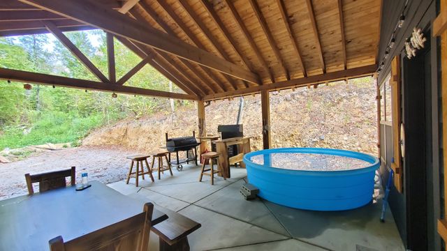 570 Beasley Hollow Rd, Linden, TN 37096