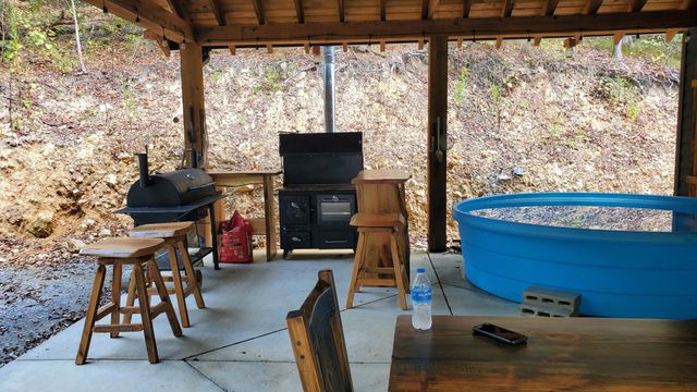 570 Beasley Hollow Rd, Linden, TN 37096