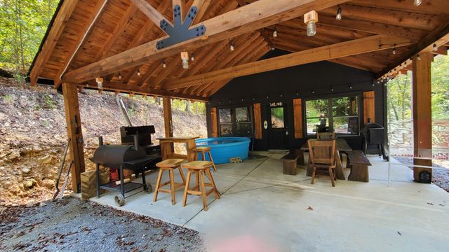 570 Beasley Hollow Rd, Linden, TN 37096