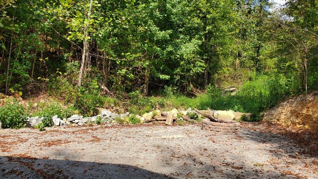 570 Beasley Hollow Rd, Linden, TN 37096