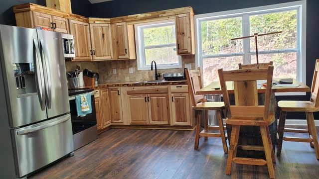 570 Beasley Hollow Rd, Linden, TN 37096