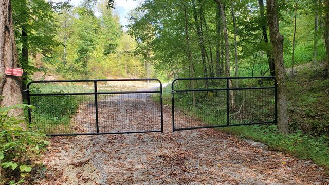 570 Beasley Hollow Rd, Linden, TN 37096