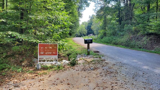 570 Beasley Hollow Rd, Linden, TN 37096