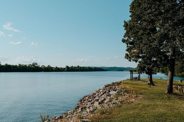 570 Beasley Hollow Rd, Linden, TN 37096