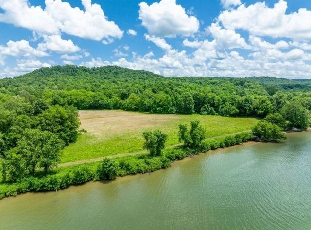 570 Beasley Hollow Rd, Linden, TN 37096