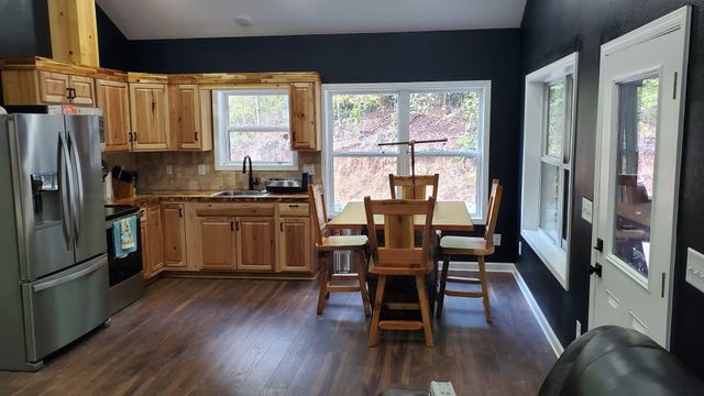 570 Beasley Hollow Rd, Linden, TN 37096