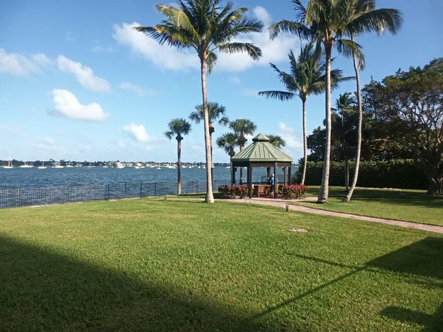 5200 N Flagler Drive SE 702, West Palm Beach, FL 33407
