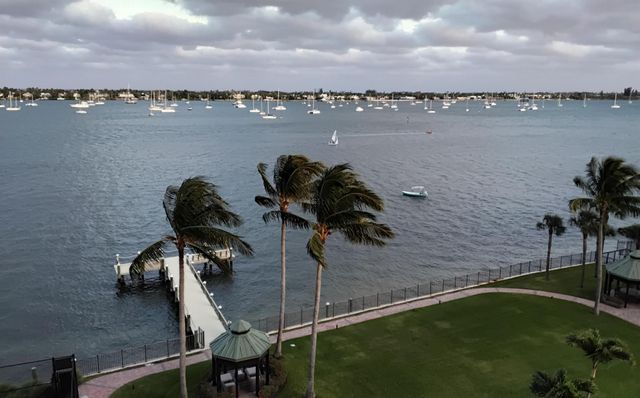 5200 N Flagler Drive SE 702, West Palm Beach, FL 33407