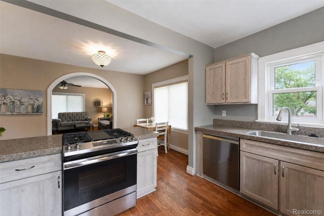 20403 Hugh Street, Livonia, MI 48152