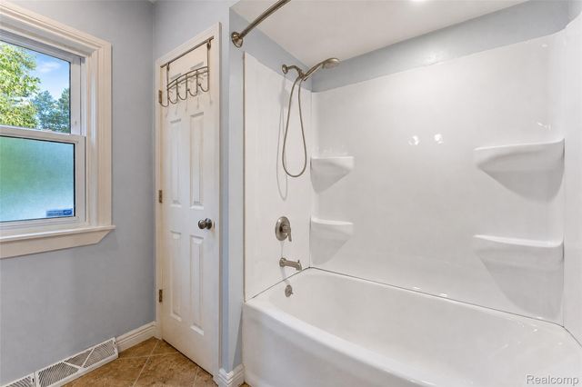 20403 Hugh Street, Livonia, MI 48152