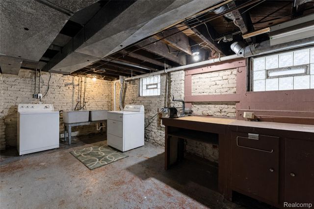 20403 Hugh Street, Livonia, MI 48152