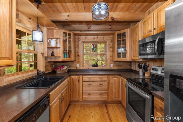 6525 Goshorn Drive, Saugatuck Twp, MI 49453