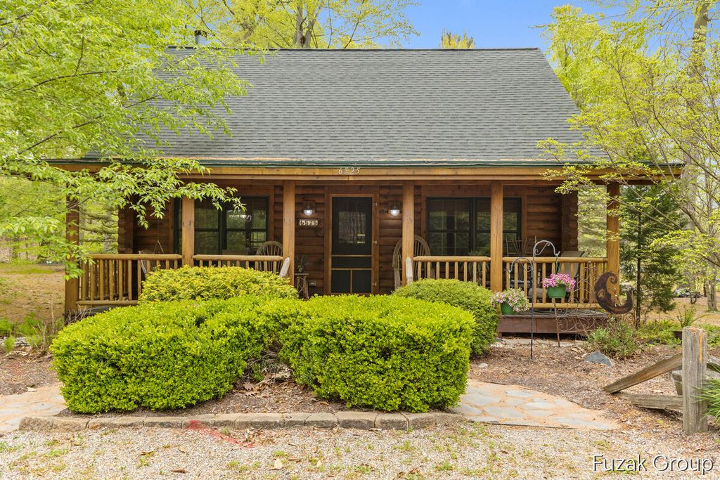 6525 Goshorn Drive, Saugatuck Twp, MI 49453